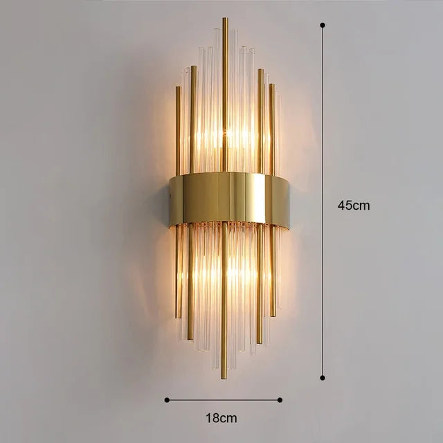 Luxuriöse LED-Wandleuchte mit goldenem Finish und opulentem Design, ideal für elegantes, stimmungsvolles Ambiente.