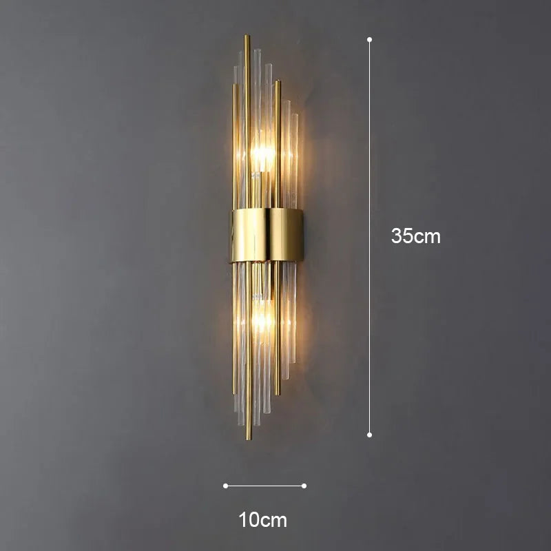Luxuriöse LED-Wandleuchte mit goldenem Finish und opulentem Design, ideal für elegantes, stimmungsvolles Ambiente.