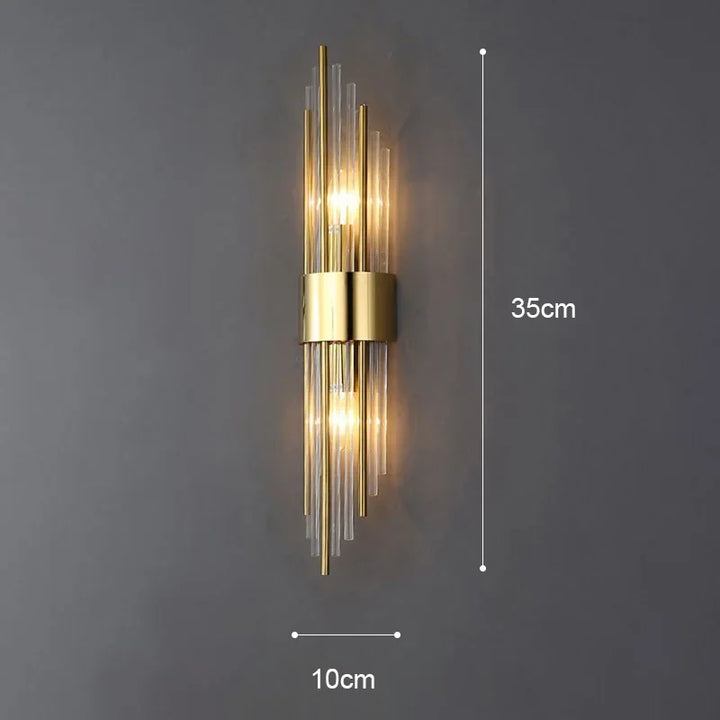 Luxuriöse LED-Wandleuchte mit goldenem Finish und opulentem Design, ideal für elegantes, stimmungsvolles Ambiente.