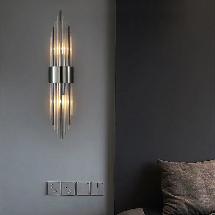 Luxuriöse LED-Wandleuchte mit goldenem Finish und opulentem Design, ideal für elegantes, stimmungsvolles Ambiente.