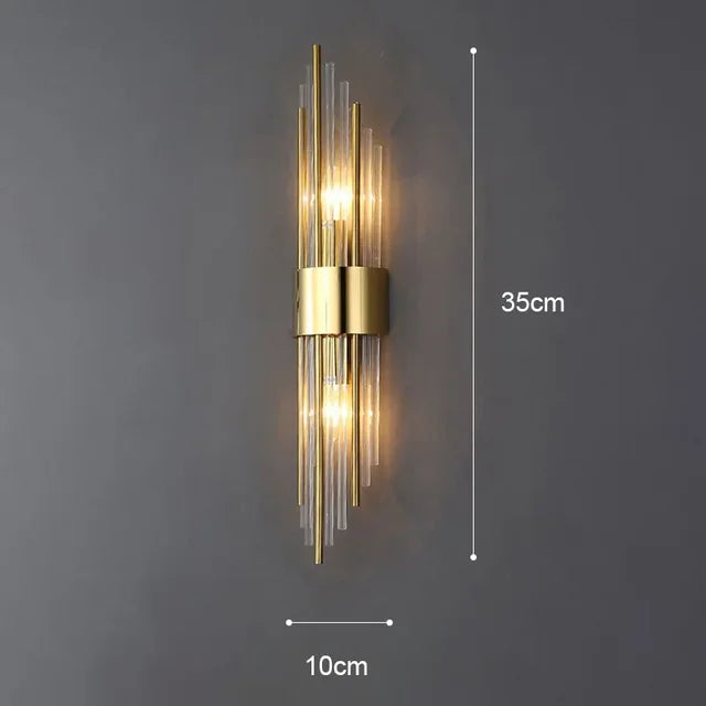 Luxuriöse LED-Wandleuchte mit goldenem Finish und opulentem Design, ideal für elegantes, stimmungsvolles Ambiente.