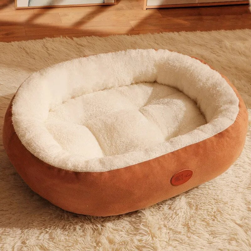 Luxuriöses Hundebett, oval, maschinenwaschbar, in Braun, bietet maximalen Komfort und stilvolles Design für Haustiere.