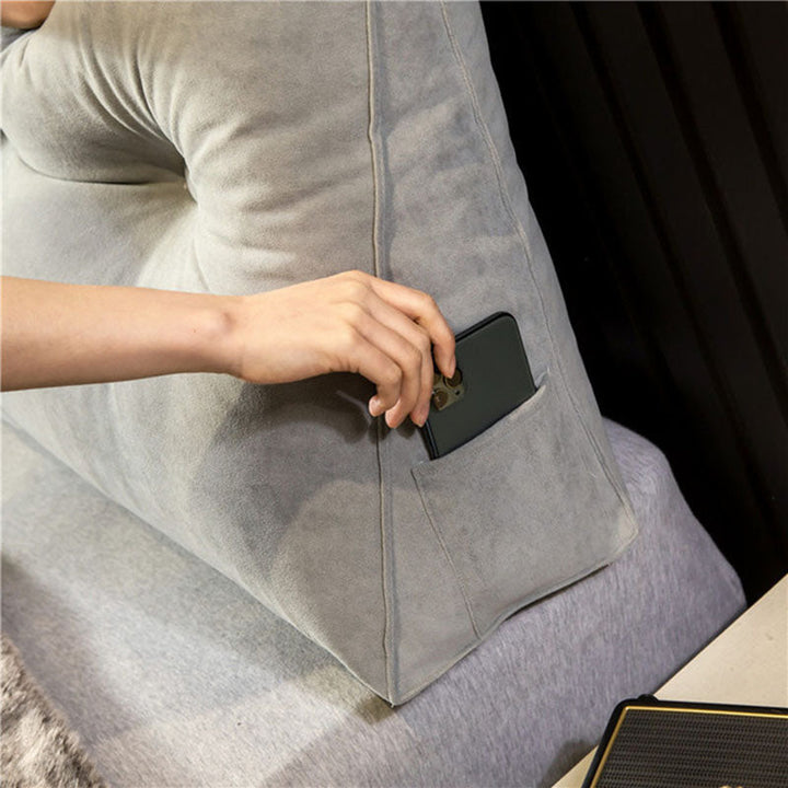 Luxus-Keilkissen mit ergonomischer Form, waschbarer Bio-Baumwollbezug, ideal für Rücken- und Nackenunterstützung.