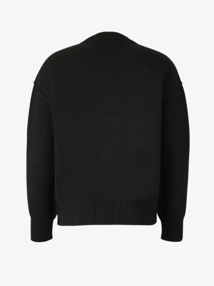 Luxus Unisex-Pullover in Grau mit Herz-Design aus 100% Wolle, edel und komfortabel, zentral platziertes ikonisches Herz.