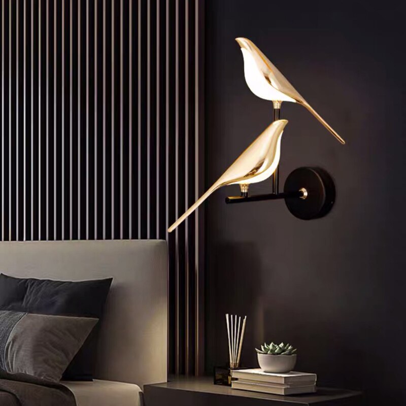 Moderne Vogel-Wandleuchte aus Gold für elegantes Ambiente