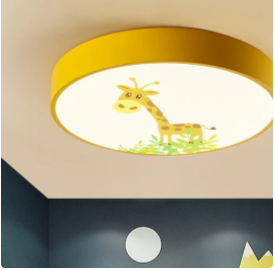 "Märchenhafte Deckenleuchte für Kinderzimmer mit zauberhaften Motiven, sanftem Licht, ideal für Spiel- und Schlafzimmer."