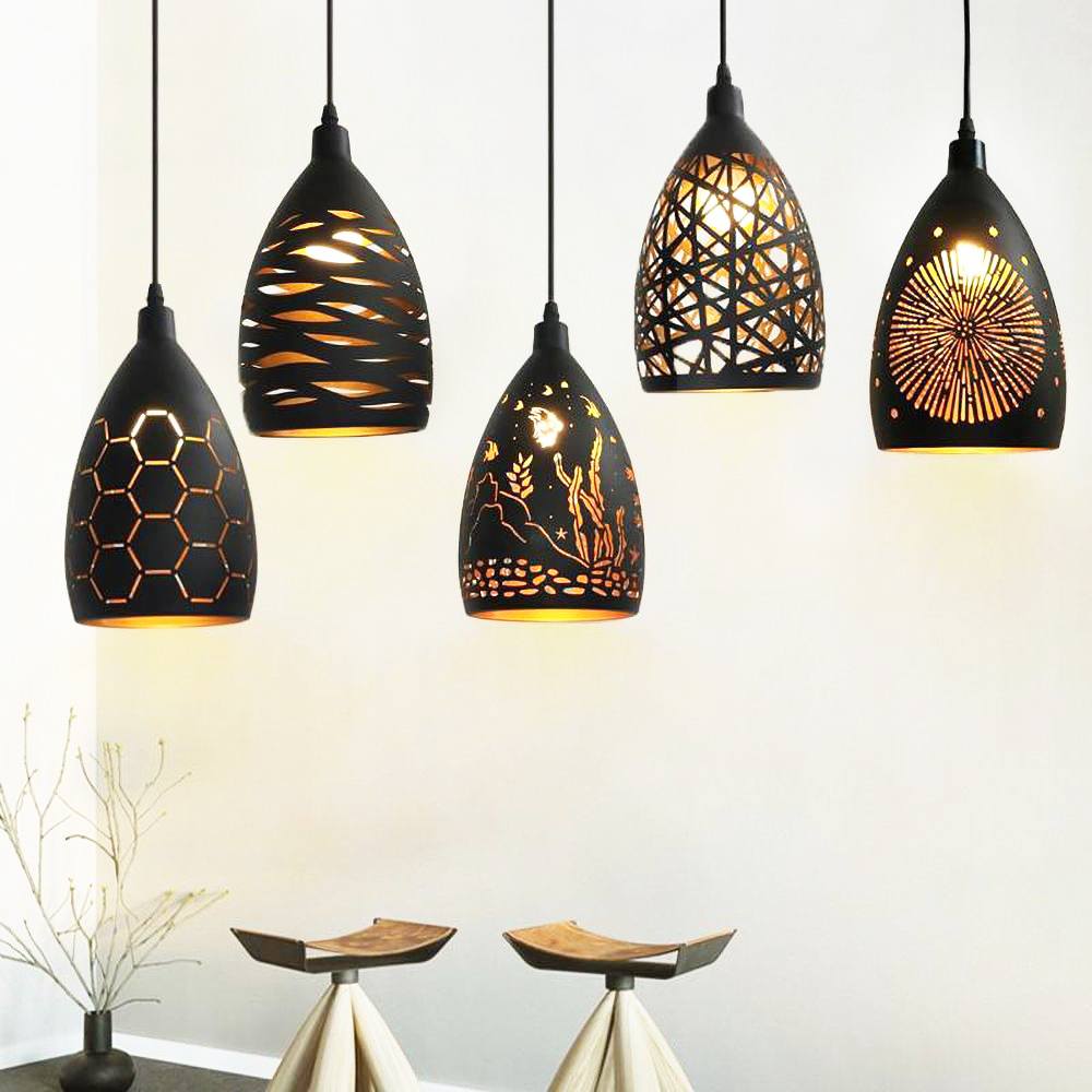 "Metallpendelleuchte im Vintage-Design, schwarz, mit gemustertem Schirm, LED-kompatibel, verstellbare Hängelänge"