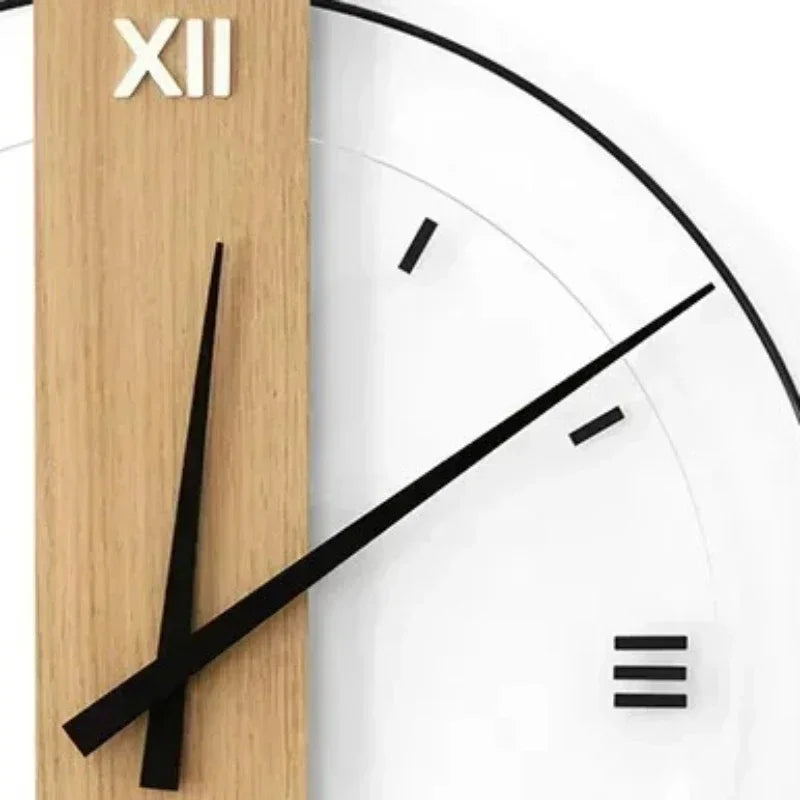 "Minimalistische geräuschlose Wanduhr aus Eichenholz mit weißem Zifferblatt und Plexiglas-Akzenten für stilvolles Wohnen"