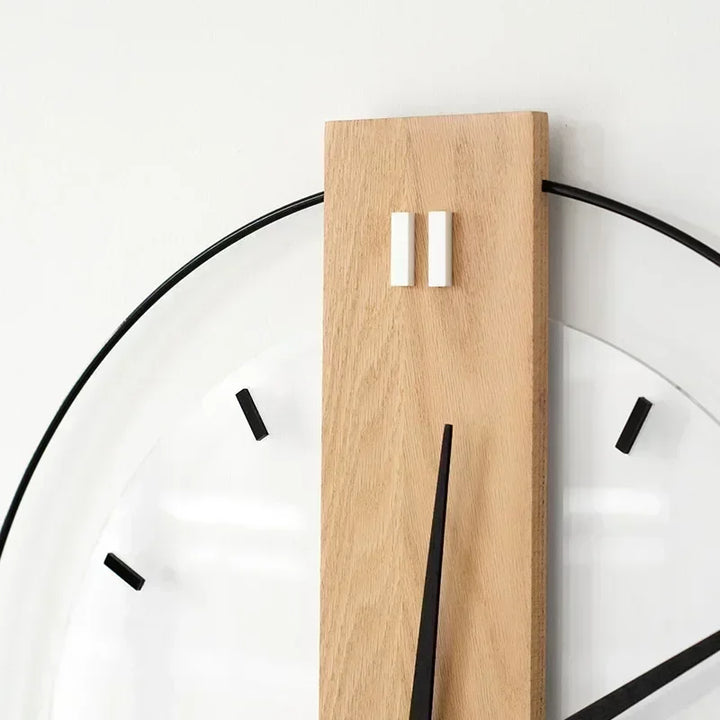 "Minimalistische geräuschlose Wanduhr aus Eichenholz mit weißem Zifferblatt und Plexiglas-Akzenten für stilvolles Wohnen"