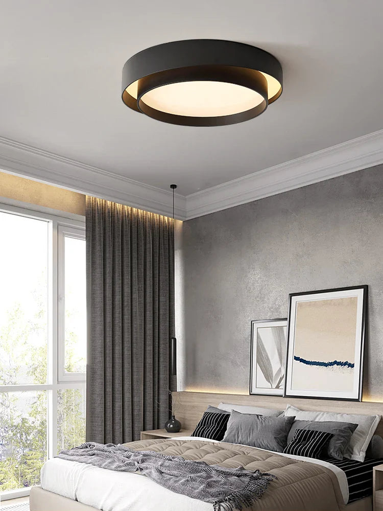 Minimalistische LED Deckenleuchte in Weiß, runde Form, zeitgenössisches Design, energieeffiziente Beleuchtung, Wohnzimmer.