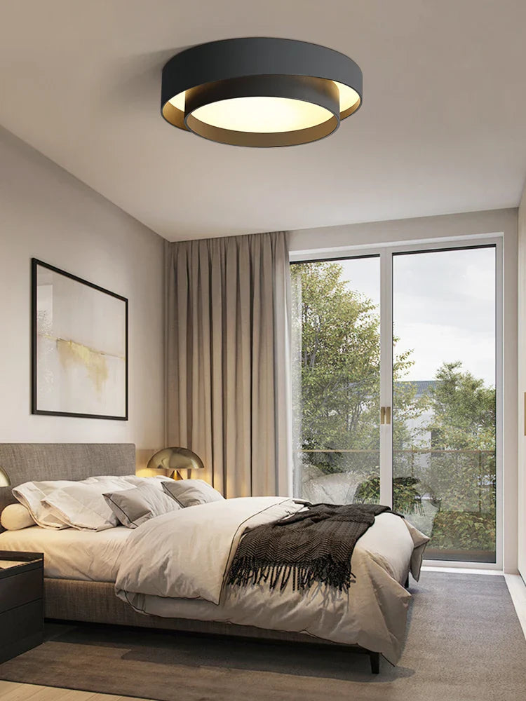 Minimalistische LED Deckenleuchte in Weiß, runde Form, zeitgenössisches Design, energieeffiziente Beleuchtung, Wohnzimmer.