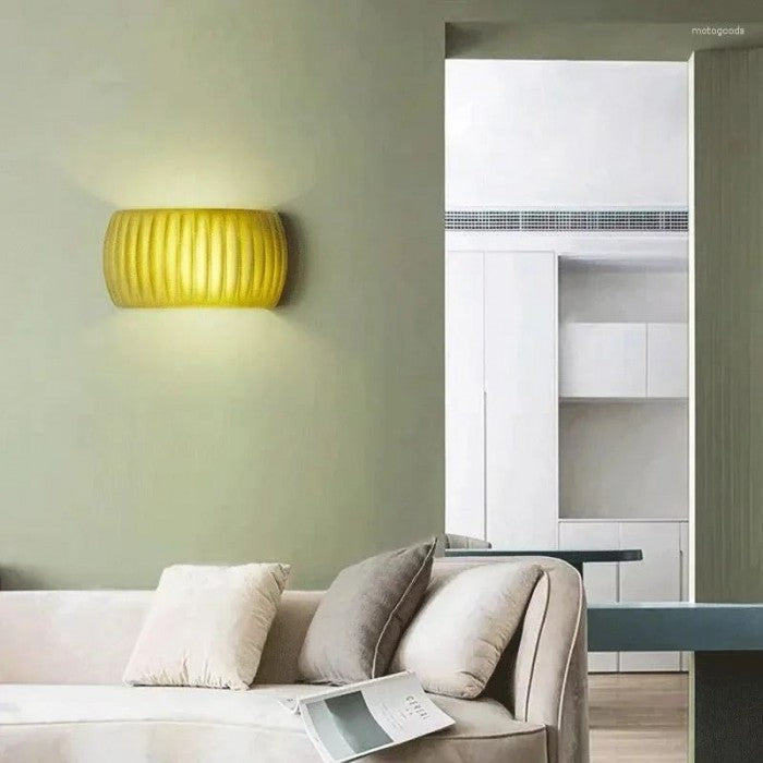Moderne Art Deco Harz gerippte Wandleuchte für Zuhause