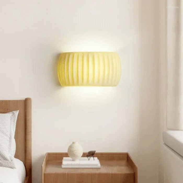 Moderne Art Deco Harz gerippte Wandleuchte für Zuhause