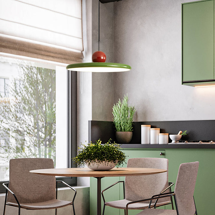 "Moderne Hängelampe mit glänzender Oberfläche, minimalistisches Design, in Rot-Beige, Rot-Grün, Rot-Rot Farbtönen."