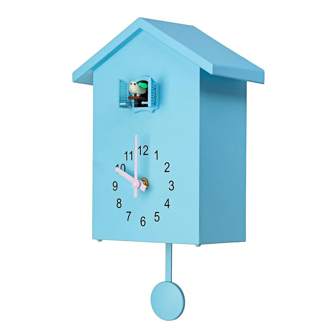 "Moderne Kuckucksuhr mit elegantem, minimalistischem Design in Weiß, klaren Linien und farblich abgestimmtem Zifferblatt."