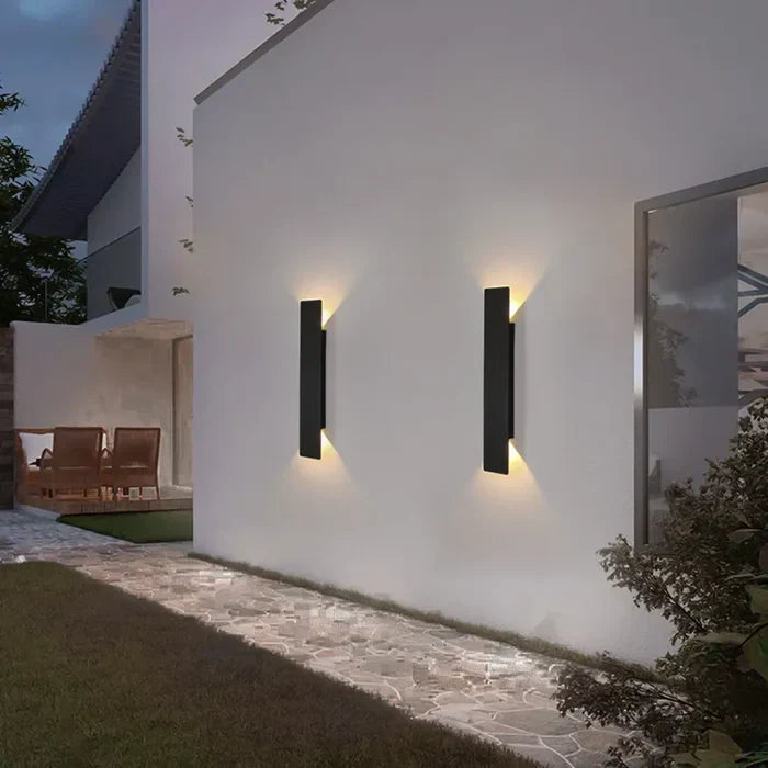 "Moderne wetterfeste Outdoor-Wandleuchte aus Aluminium, ideal für Gärten und Terrassen, elegant und robust."
