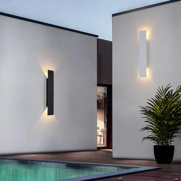 "Moderne wetterfeste Outdoor-Wandleuchte aus Aluminium, ideal für Gärten und Terrassen, elegant und robust."
