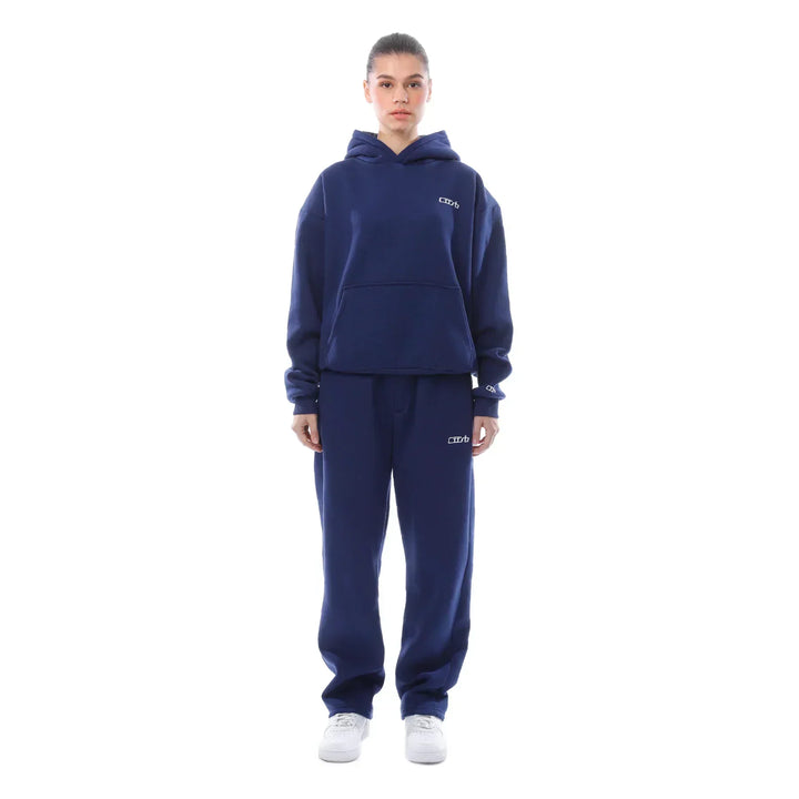 Moderner blauer Trainingsanzug, lässig und bequem, ideal für Alltag und vielseitige Looks, geeignet für jede Jahreszeit.