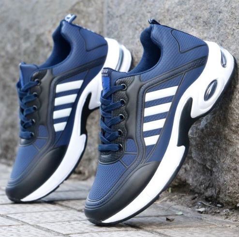 "Moderner Herrensneaker 2025 in Blau, Schwarz, Weiß mit leichter Sohle, atmungsaktivem Material und ergonomischer Passform."