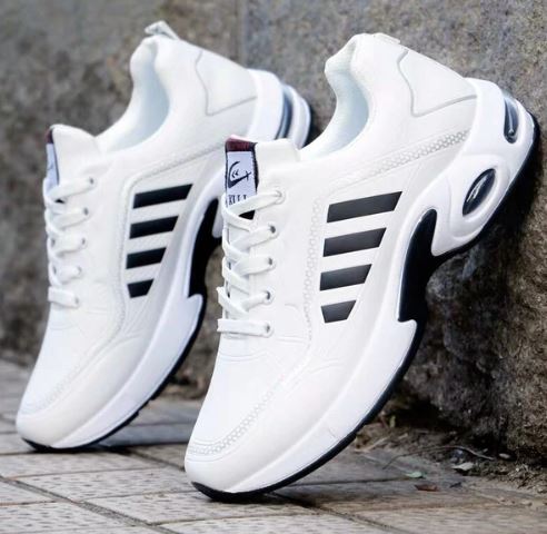 "Moderner Herrensneaker 2025 in Blau, Schwarz, Weiß mit leichter Sohle, atmungsaktivem Material und ergonomischer Passform."