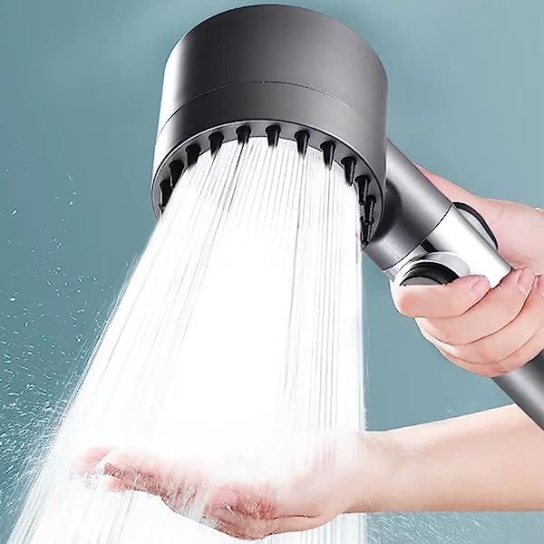 "Moderner Turbohead Duschkopf mit silber-glänzender Oberfläche, erhöhtem Wasserdruck und integriertem Filtersystem."