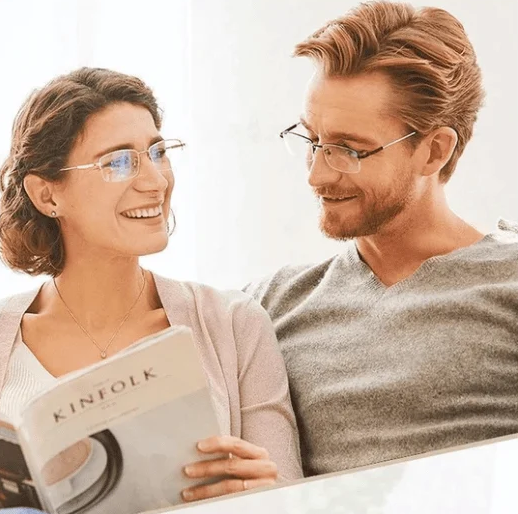 Multifokale Lesebrille mit Anti-Blau-Licht, stilvoller TR90- und Titanrahmen, nahtloser Übergang, modern und komfortabel.