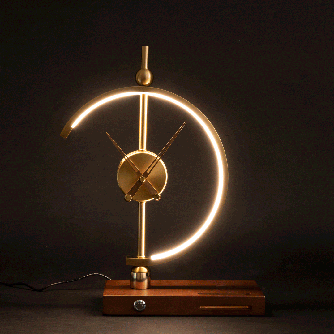 Elegante Tischlampe mit Ladegerät und Uhr