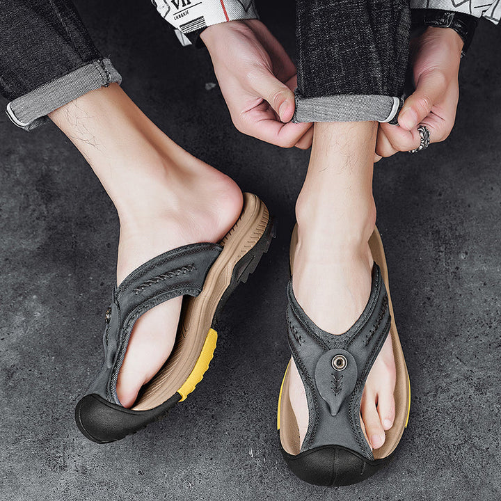 Orthopädische Herren Zehensandalen, schwarz, mit atmungsaktivem Design, rutschfeste Sohle und verstellbare Riemen.