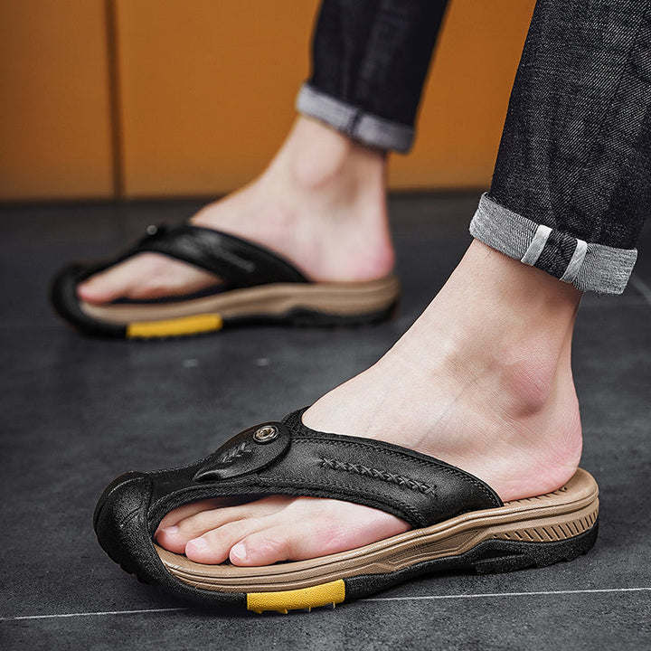 Orthopädische Herren Zehensandalen, schwarz, mit atmungsaktivem Design, rutschfeste Sohle und verstellbare Riemen.