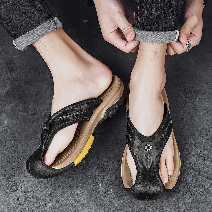 Orthopädische Herren Zehensandalen, schwarz, mit atmungsaktivem Design, rutschfeste Sohle und verstellbare Riemen.