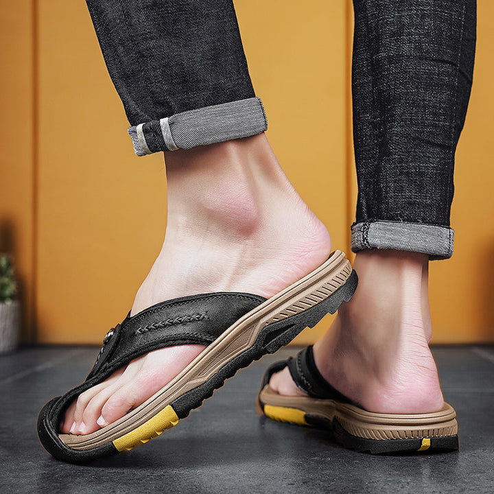 Orthopädische Herren Zehensandalen, schwarz, mit atmungsaktivem Design, rutschfeste Sohle und verstellbare Riemen.