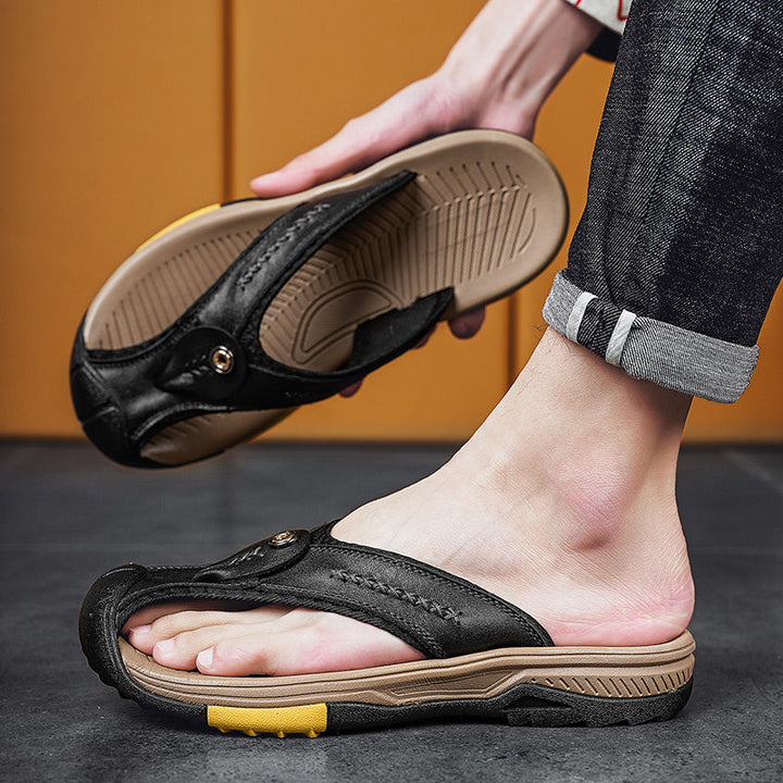 Orthopädische Herren Zehensandalen, schwarz, mit atmungsaktivem Design, rutschfeste Sohle und verstellbare Riemen.