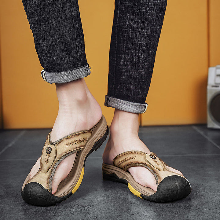 Orthopädische Herren Zehensandalen, schwarz, mit atmungsaktivem Design, rutschfeste Sohle und verstellbare Riemen.
