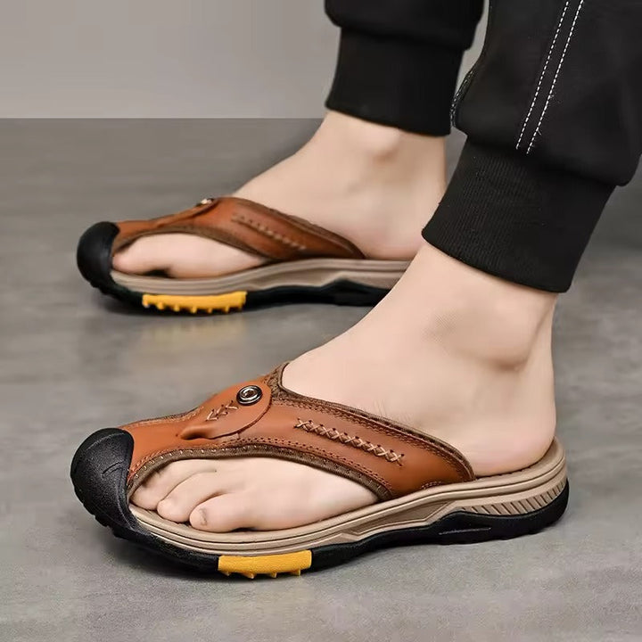 Orthopädische Herren Zehensandalen, schwarz, mit atmungsaktivem Design, rutschfeste Sohle und verstellbare Riemen.