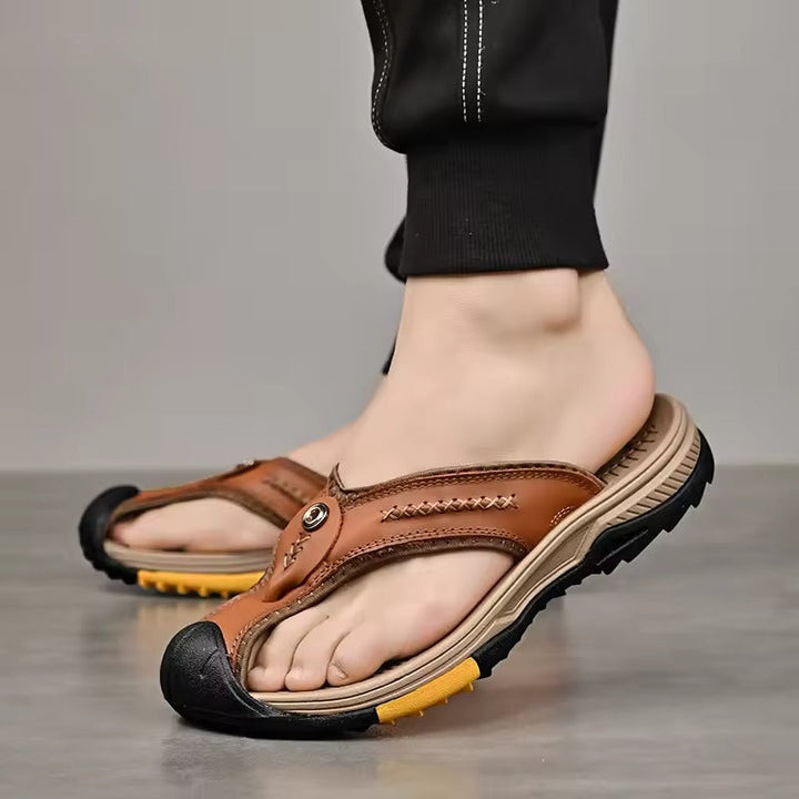 Orthopädische Herren Zehensandalen, schwarz, mit atmungsaktivem Design, rutschfeste Sohle und verstellbare Riemen.