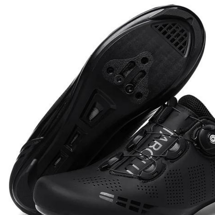 "Orthopädische Herrenschuhe, ergonomisch geformt, atmungsaktiv, beige Farbe, ideale Unterstützung und Komfort beim Radfahren.