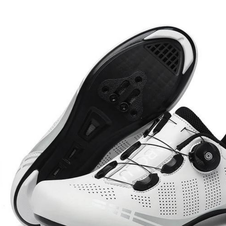 "Orthopädische Herrenschuhe, ergonomisch geformt, atmungsaktiv, beige Farbe, ideale Unterstützung und Komfort beim Radfahren.