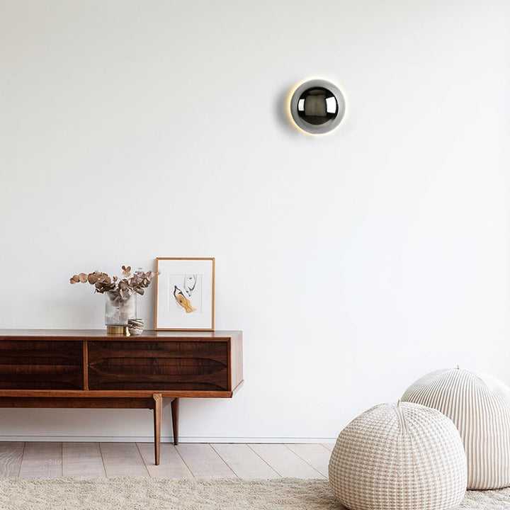 Moderne Bauhaus Wandleuchte mit mittelalterlichem Flair