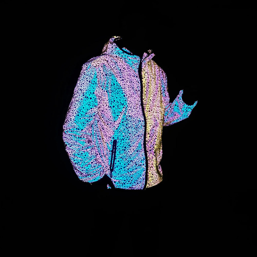 Reflektierende Damen-Harajuku-Windjacke, silberfarben, mit Kapuze und urbanem Stil für hohe Sichtbarkeit in der Dunkelheit.