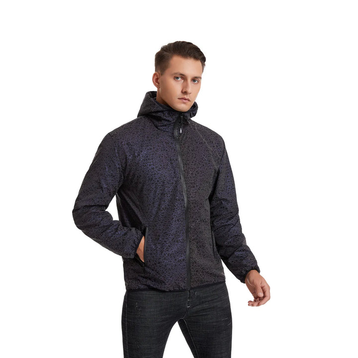 Reflektierende Damen-Harajuku-Windjacke, silberfarben, mit Kapuze und urbanem Stil für hohe Sichtbarkeit in der Dunkelheit.