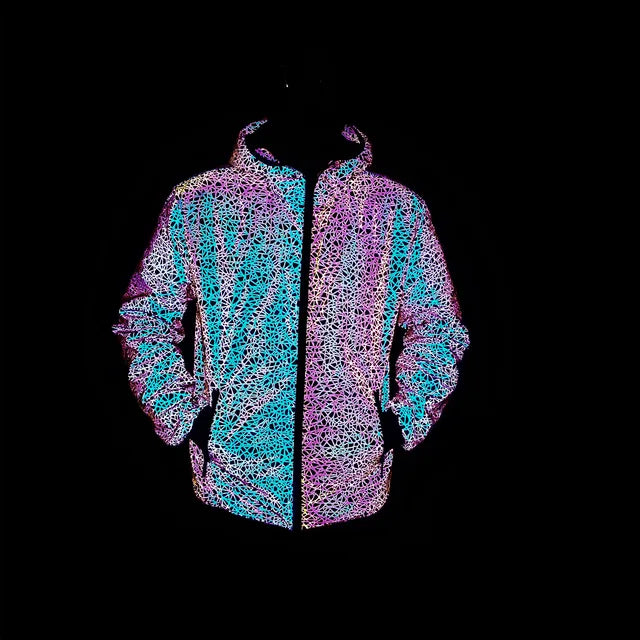 Reflektierende Damen-Harajuku-Windjacke, silberfarben, mit Kapuze und urbanem Stil für hohe Sichtbarkeit in der Dunkelheit.