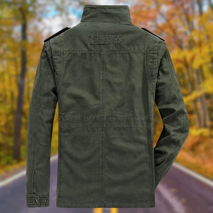 "Robuste Herrenjacke für Alltag, Abenteuer, robustes Material, eleganter Look, praktische Taschen, wetterbeständig"