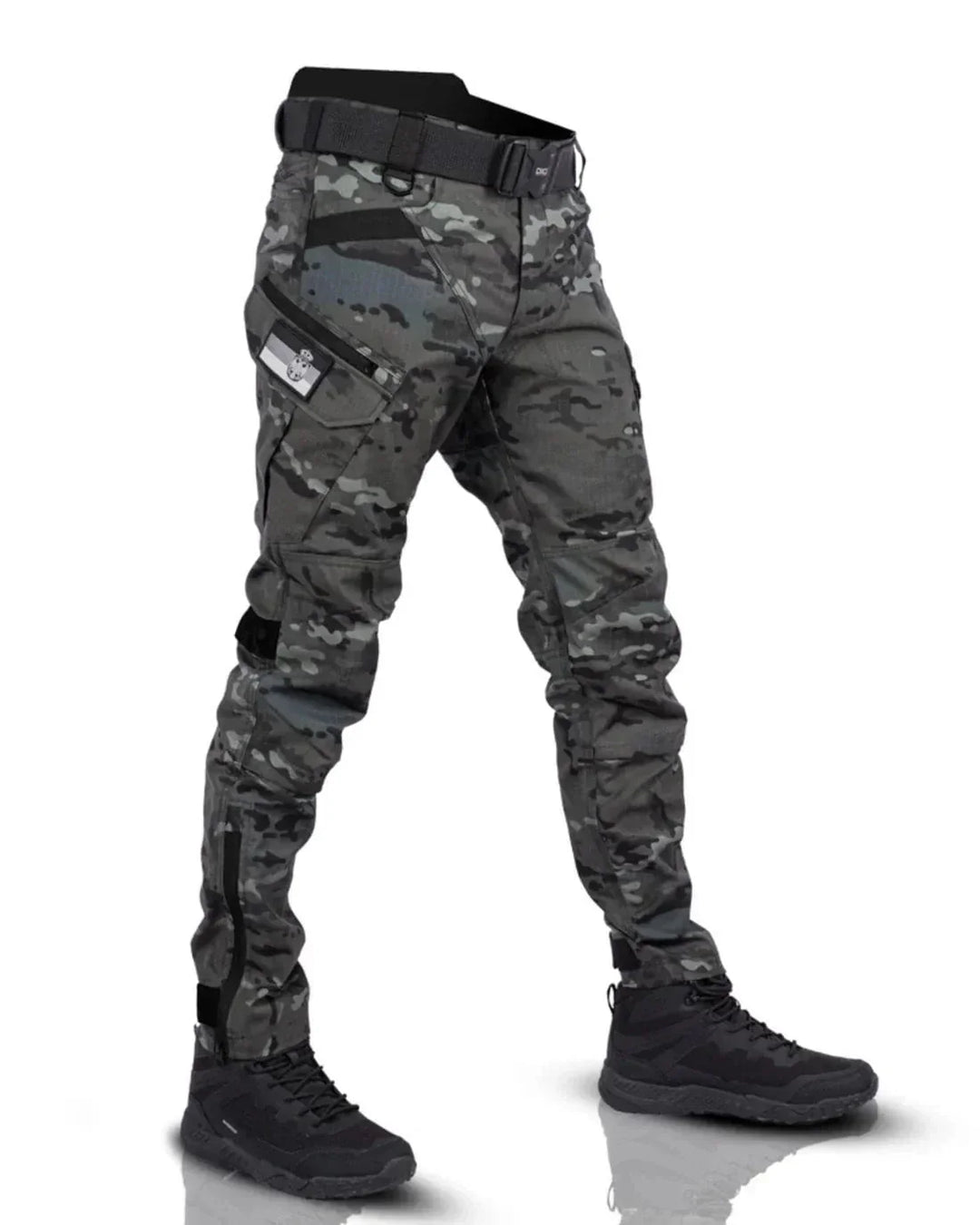 "Robuste vielseitige Herren Hose, olivgrün, schlanker Schnitt, ideal für urbanen Stil und Outdoor-Aktivitäten."