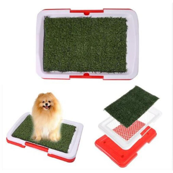 "Rutschfeste Hundetoilette mit Kunstrasen, ideal für drinnen und draußen, bietet natürliche Grasoptik in robustem Design."