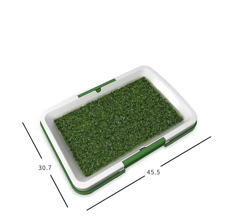 "Rutschfeste Hundetoilette mit Kunstrasen, ideal für drinnen und draußen, bietet natürliche Grasoptik in robustem Design."