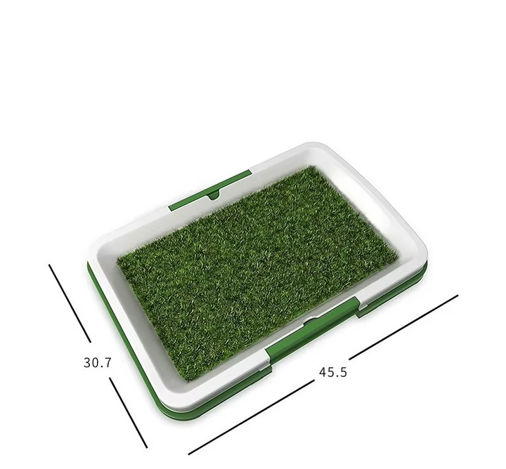 "Rutschfeste Hundetoilette mit Kunstrasen, ideal für drinnen und draußen, bietet natürliche Grasoptik in robustem Design."