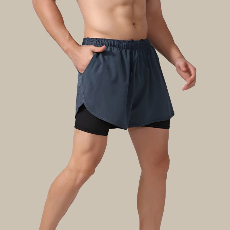 "Schnelltrocknende Herrenlaufshorts, dunkelgrau, mit Taschen und Mesh-Einsätzen für Atmungsaktivität und Bewegungsfreiheit."