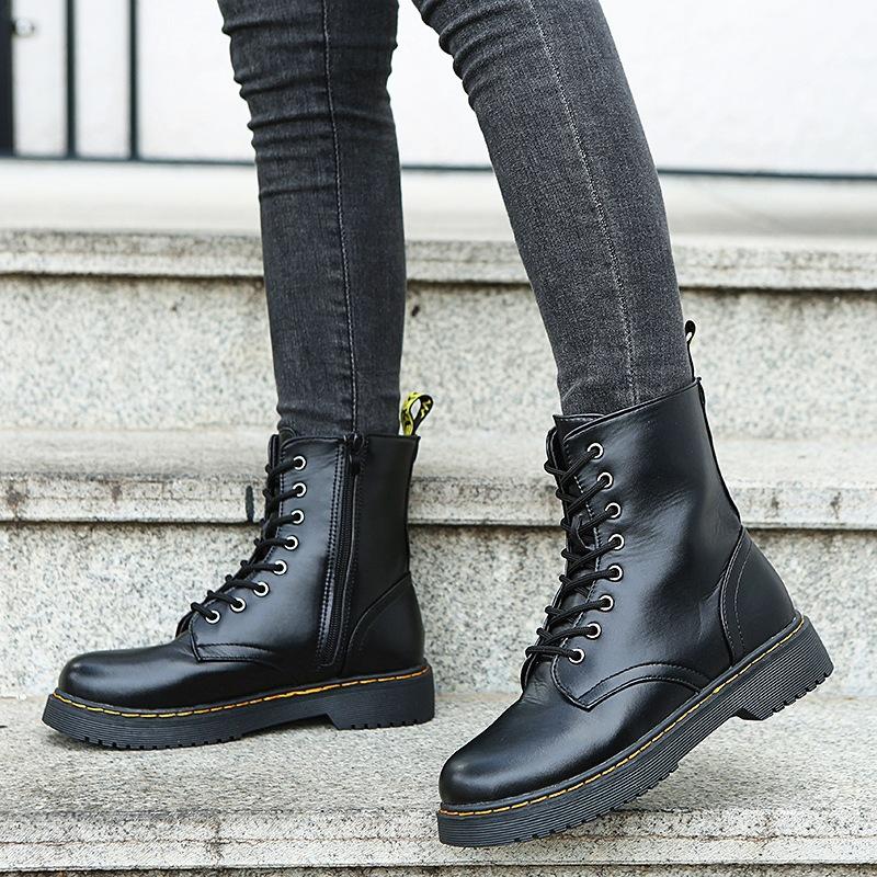 Schwarz-weiße orthopädische Damenstiefel, elegant und funktional, seitliche Ansicht.