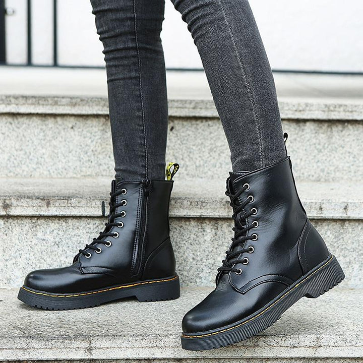 Schwarz-weiße orthopädische Damenstiefel, elegant und funktional, seitliche Ansicht.