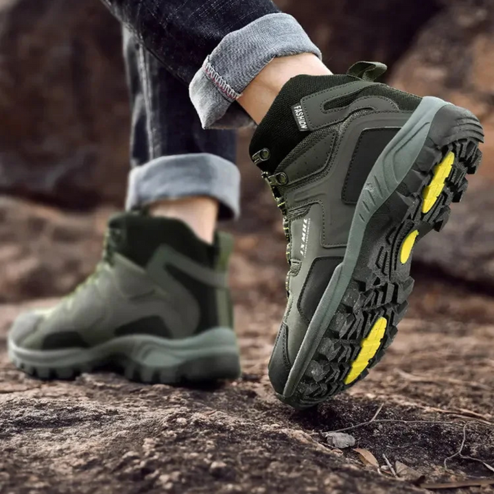 "Schwarze wasserdichte Unisex-Wanderschuhe mit robuster Sohle und atmungsaktivem Design für sicheren Halt und Komfort."